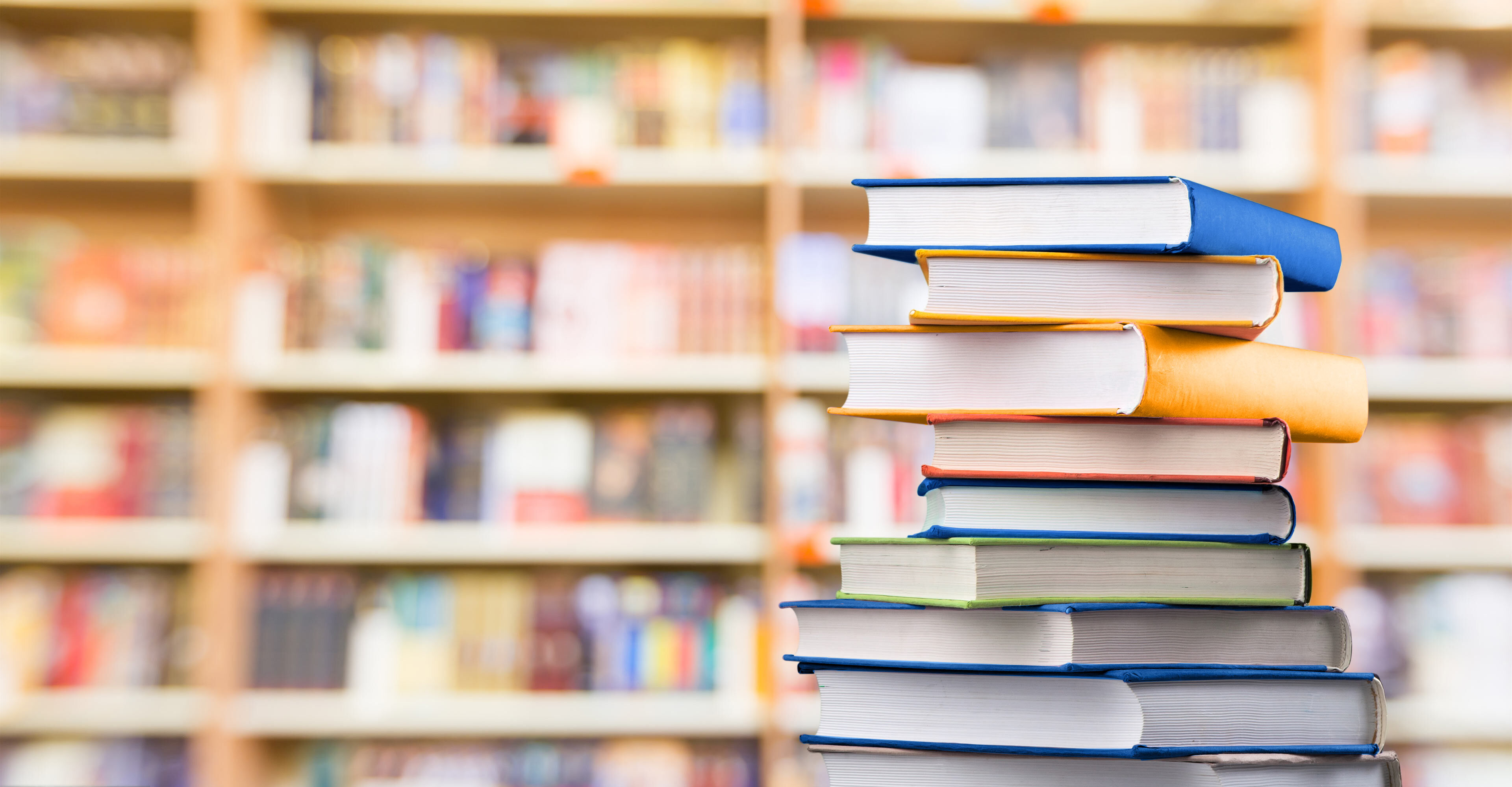 Bild gestapelte Bücher Bereich Publikationen