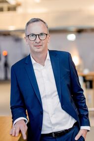 
                    
                     Joerg
                     Floegel
                