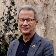 
                     Dr.
                     Michael
                     Holzner
                