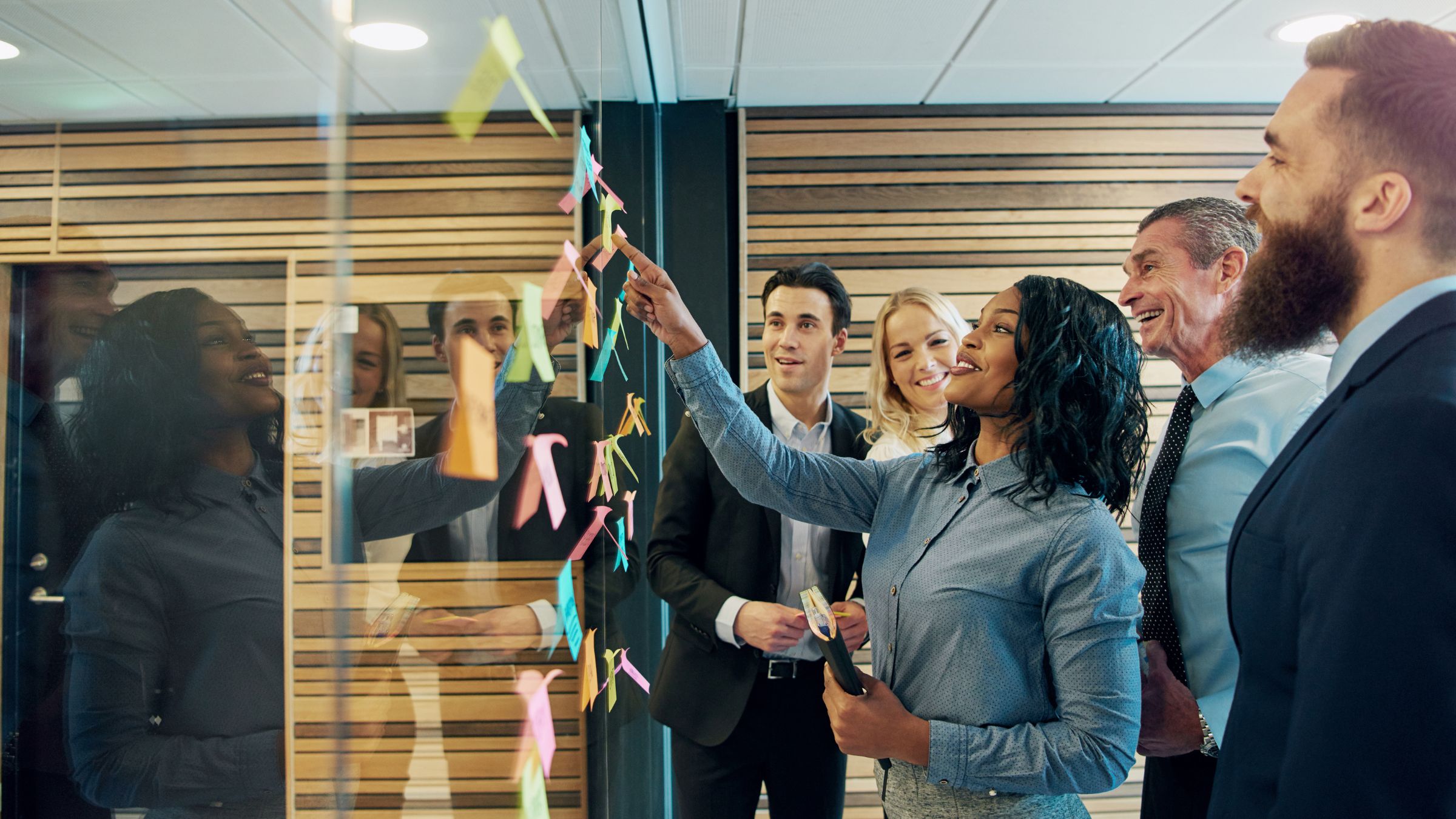 bild zusammenarbeit planung büro