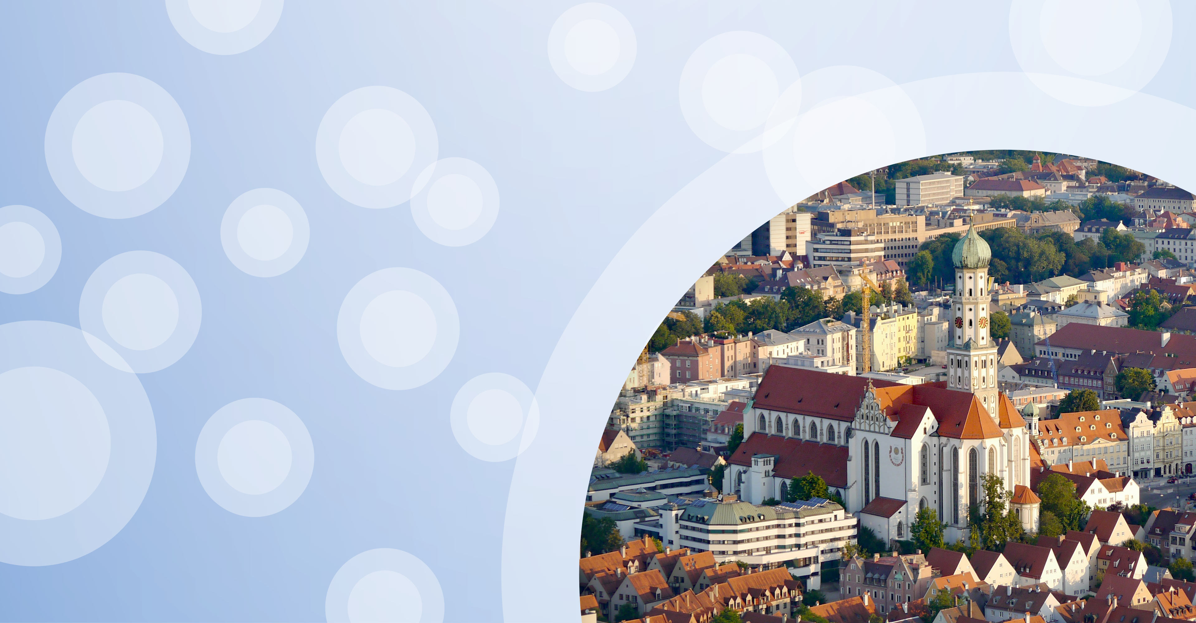 Regionalgrafik in hellblau mit halbtransparenten weißen Kreisen und Regionalgrafik in hellblau mit halbtransparenten weißen Kreisen und Luftaufnahme von Augsburg