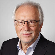 
                     Dr.
                     Manfred
                     Nolle
                