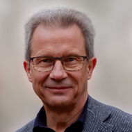 
                     Dr
                     Michael
                     Holzner
                