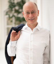 
                    
                     Volker
                     Pauling
                