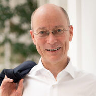 
                    
                     Volker
                     Pauling
                