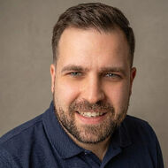 
                    
                     Simon
                     Schwer
                