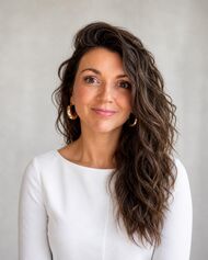 
                    
                     Stefanie
                     Hanschkatz
                