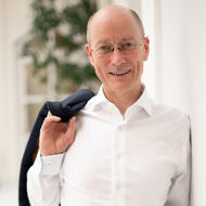 
                    
                     Volker
                     Pauling
                